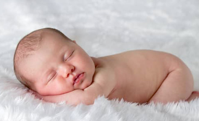 赤ちゃんのうつぶせ寝は大丈夫？時期や危険性について Corelady